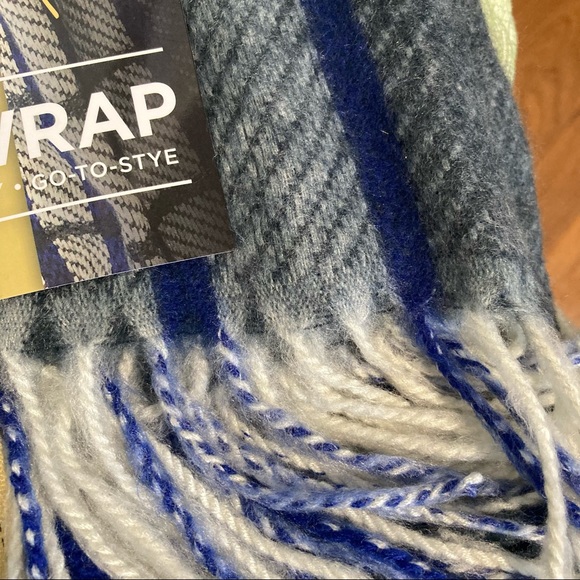 NWT Woolrich Blue Plaid Blanket Wrap Scarf Poncho with Fringe - Picture 6 of 6